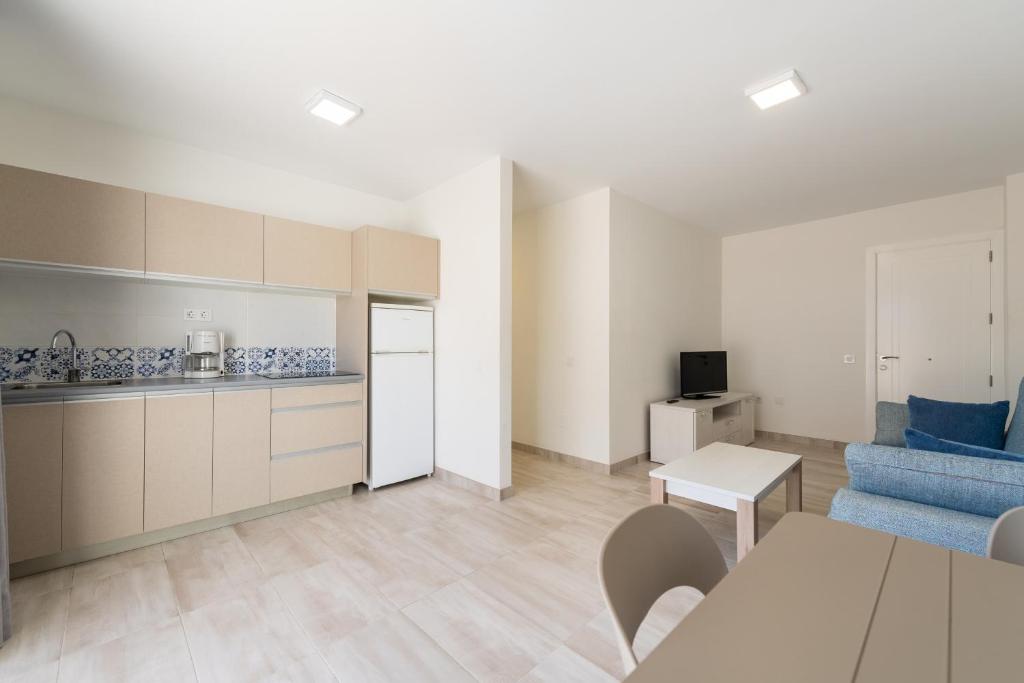 2 min Walk to Beach - Private Terrace - Some with Sea Views — 11