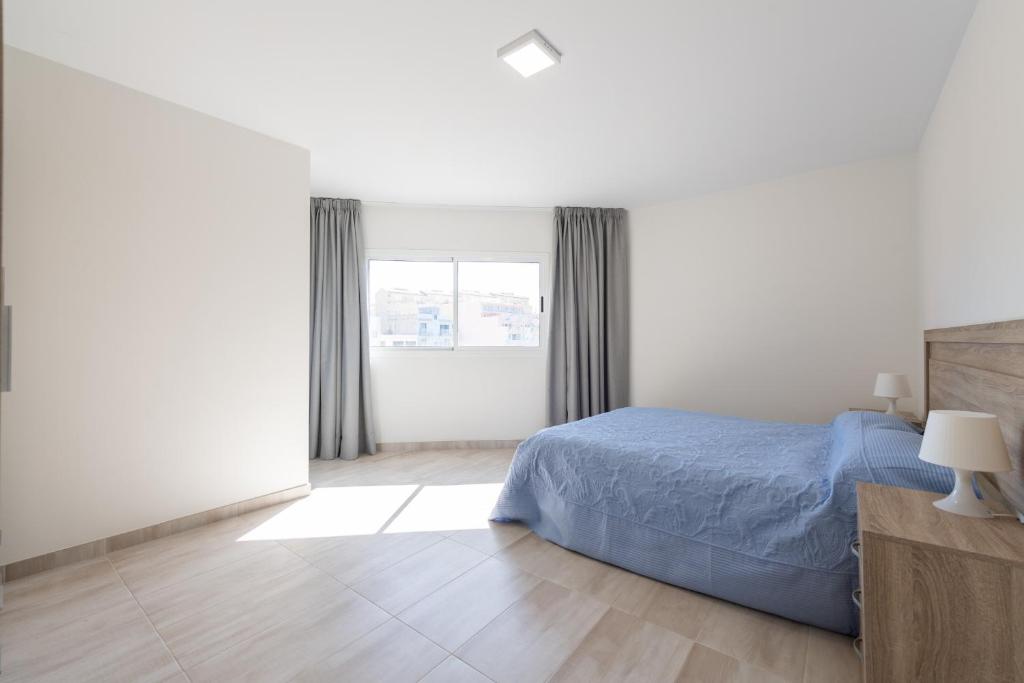 2 min Walk to Beach - Private Terrace - Some with Sea Views — 3