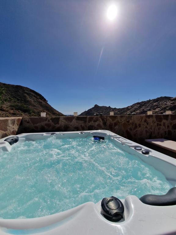 Amazing cozy Villa Hugo Tauro with Jacuzzi, Pool, Wi-Fi — 2