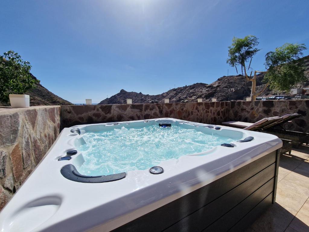 Amazing cozy Villa Hugo Tauro with Jacuzzi, Pool, Wi-Fi — 3