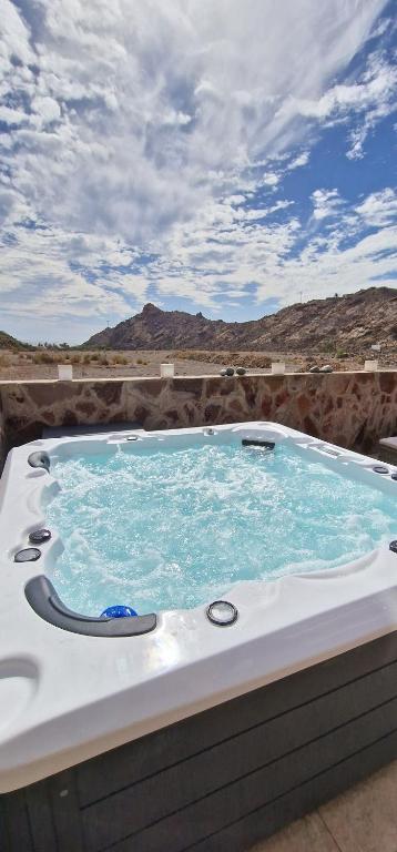 Amazing cozy Villa Hugo Tauro with Jacuzzi, Pool, Wi-Fi — 4