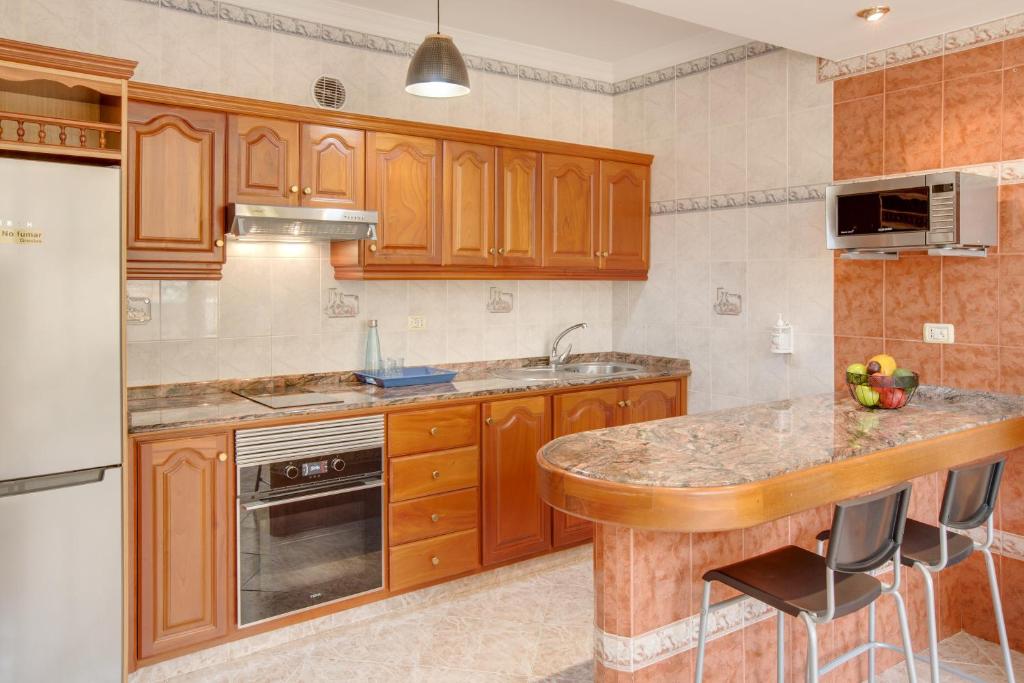 Apartamento 'Casa Paco' con vistas a la montaña, Wi-Fi rápido, aire acondicionado y terraza — 9
