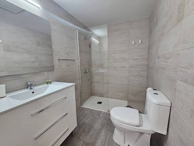 Apartamento con Vistas al Mar • A Pocos Minutos a Pie de la Playa — 2