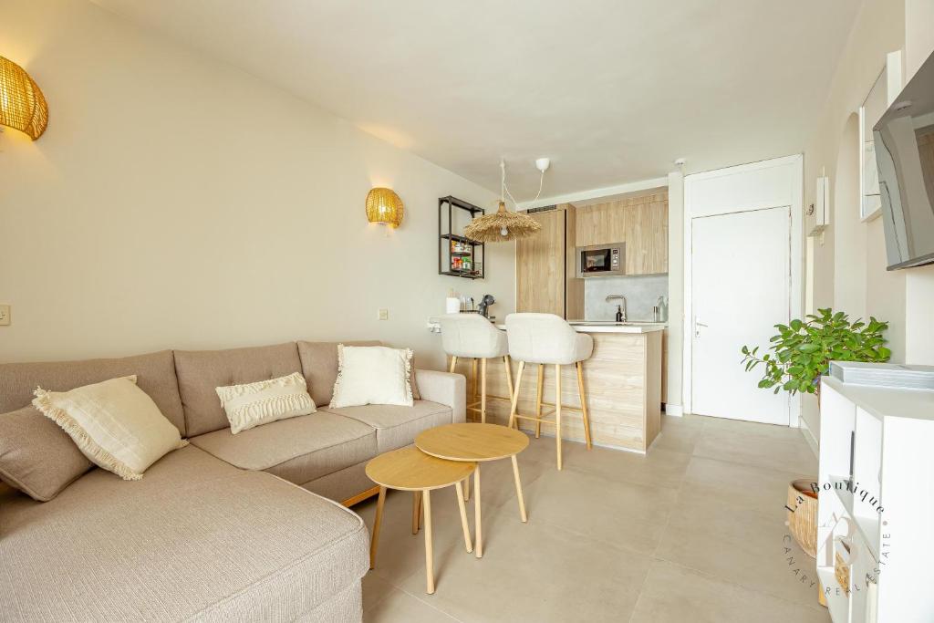 ¡Apartamento de diseño moderno con gran terraza y vistas al mar! — 10