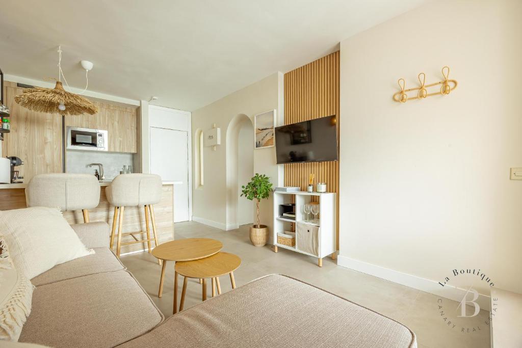 ¡Apartamento de diseño moderno con gran terraza y vistas al mar! — 3