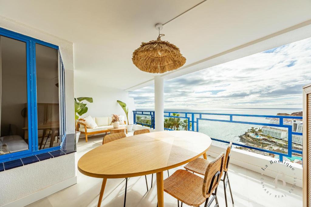 ¡Apartamento de diseño moderno con gran terraza y vistas al mar! — 9