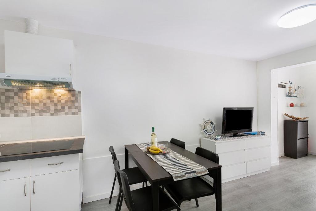 Apartamento de vacaciones 'Bungalow Josephin' con piscina compartida, terraza privada y Wi-Fi — 7