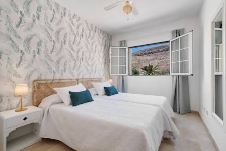 Apartamento de vacaciones 'Mangueros Suite 18 Puerto de Mogán' con vistas a la montaña y piscina — 1