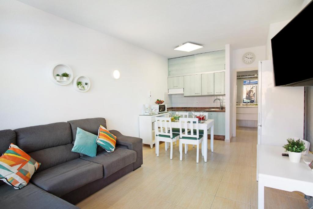 Apartamento de vacaciones 'Paraíso Taurito' con vistas al mar, terraza, piscina compartida y Wi-Fi — 2