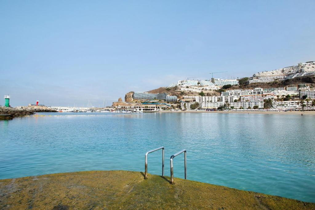 Apartamento de vacaciones 'Residencial Sol Suite 2' con vistas al mar, piscina compartida y Wi-Fi — 1