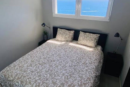 Apartamento muy romántico con vistas al mar y piscina climatizada. - Vacation Home — 1