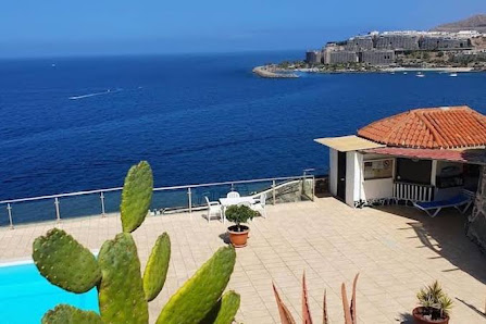 Apartamento muy romántico con vistas al mar y piscina climatizada. - Vacation Home — 2