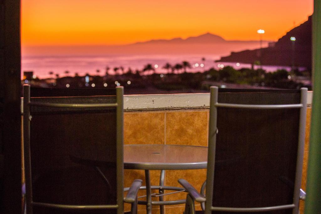 Apartamentos Amadores Beach — 2