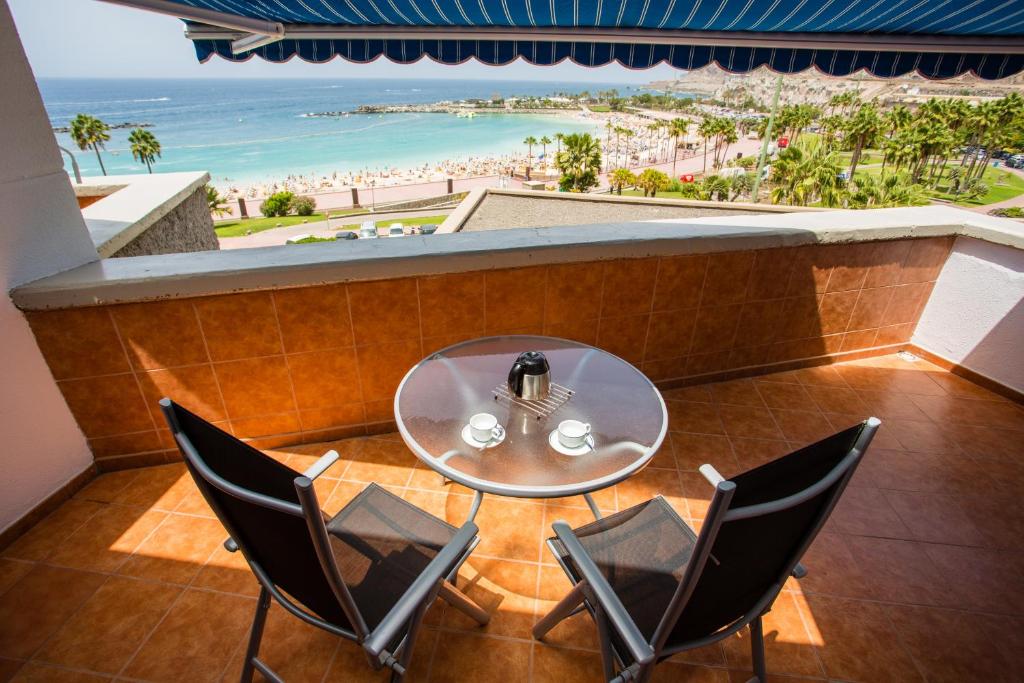 Apartamentos Amadores Beach — 3