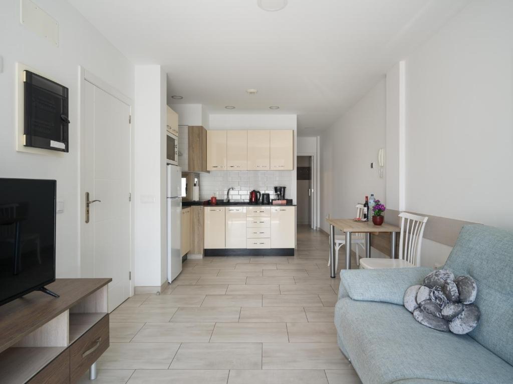 Apartamentos L O L A Arguineguín – Relax y sol a pasos de la playa — 11