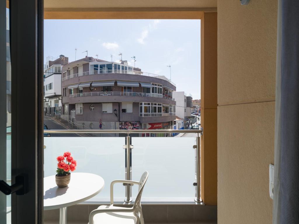 Apartamentos L O L A Arguineguín – Relax y sol a pasos de la playa — 7