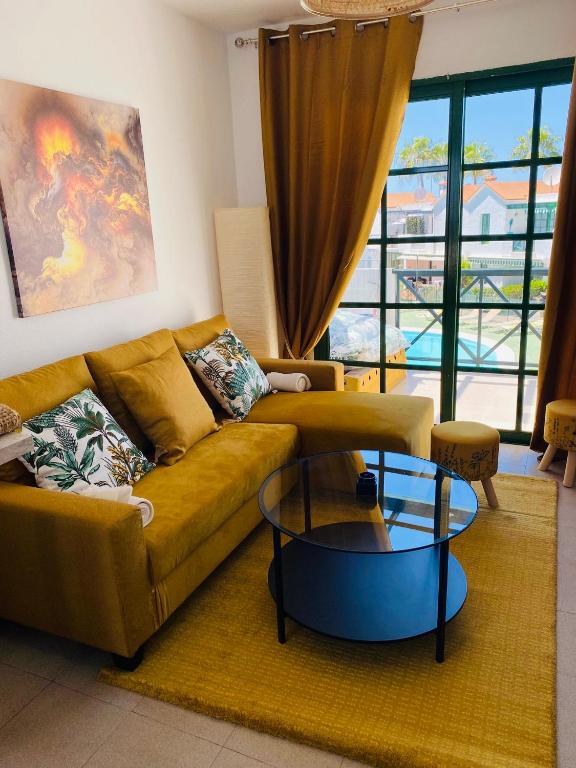 Apartment Laura near Europa Center and Amadores beach, Free WiFi — 2