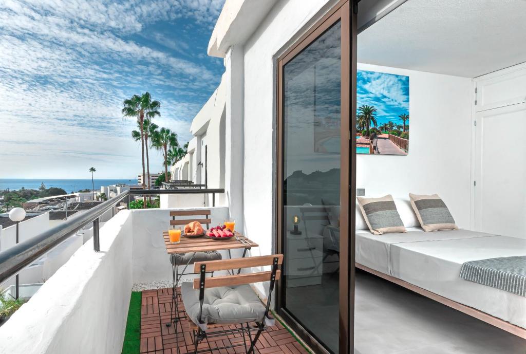 Apartment with heated pool and sea view — 11