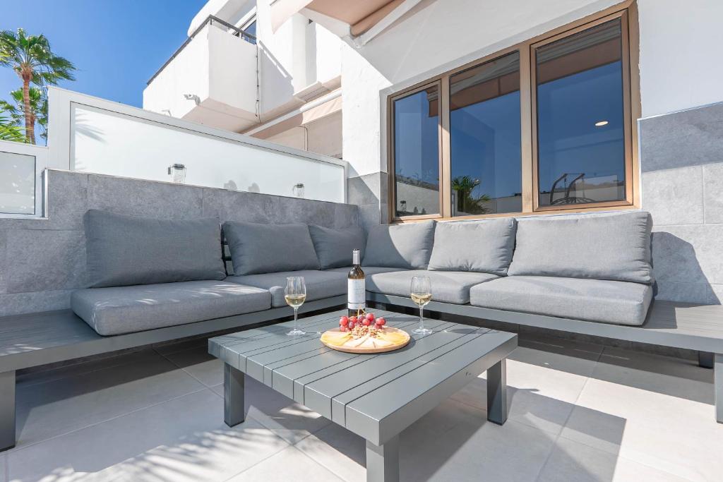 Apartment with heated pool and sea view — 6