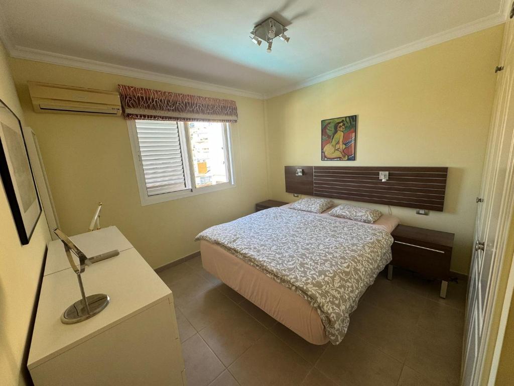 Apartment with view, wifi and pool in Arguineguin - Two-Bedroom Apartment — 11