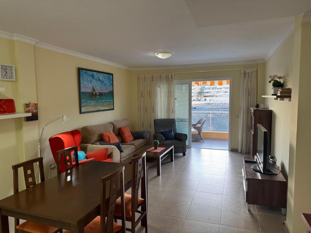 Apartment with view, wifi and pool in Arguineguin - Two-Bedroom Apartment — 7