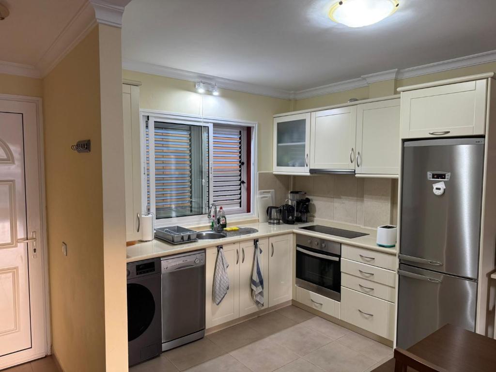Apartment with view, wifi and pool in Arguineguin - Two-Bedroom Apartment — 9
