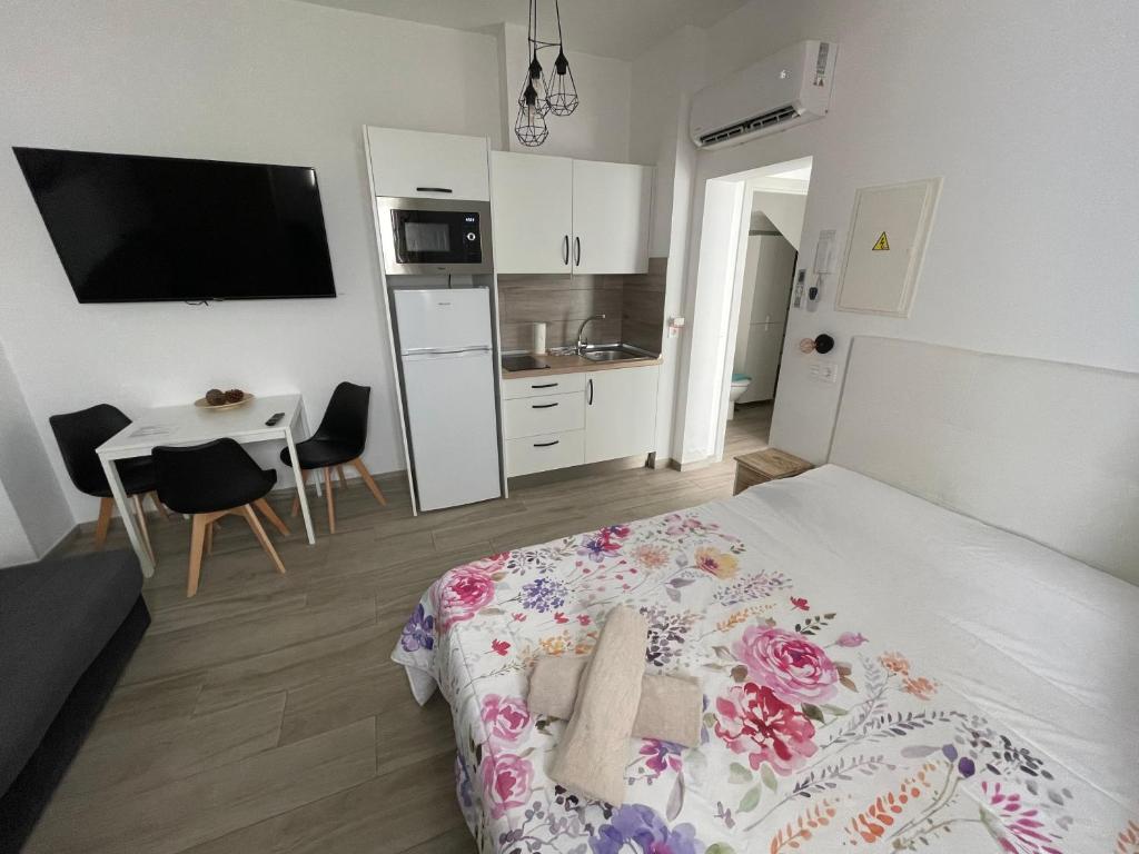 Arguineguin Beach Lux Solarium Petite — 9