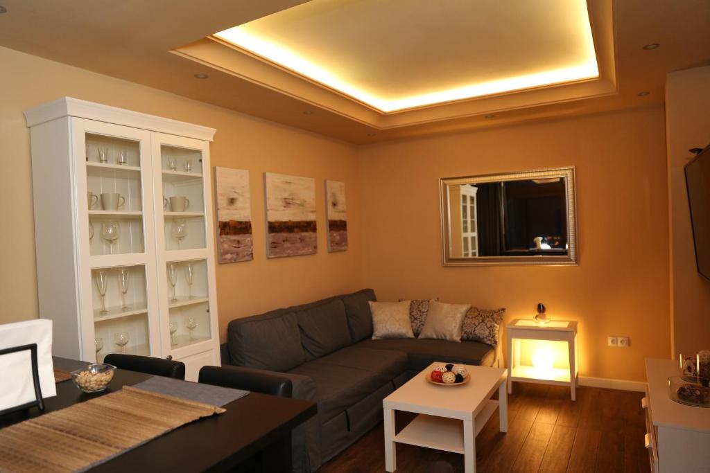 Avenida de la Cornisa 11 — 6