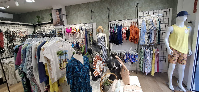 BEACH SHOPPE — 2