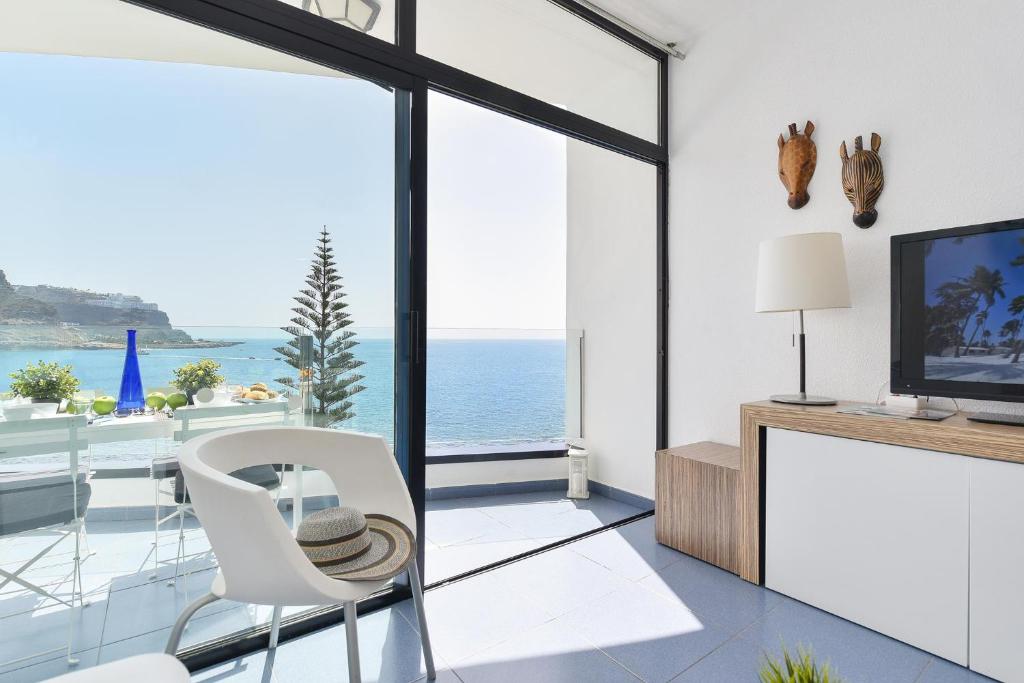 Beachfront Playa del Cura 4 by VillaGranCanaria — 1