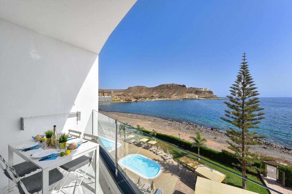 Beachfront Playa del Cura 4 by VillaGranCanaria — 2
