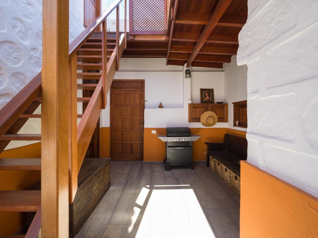 Beautiful beach house in traditional Canarian style — 2