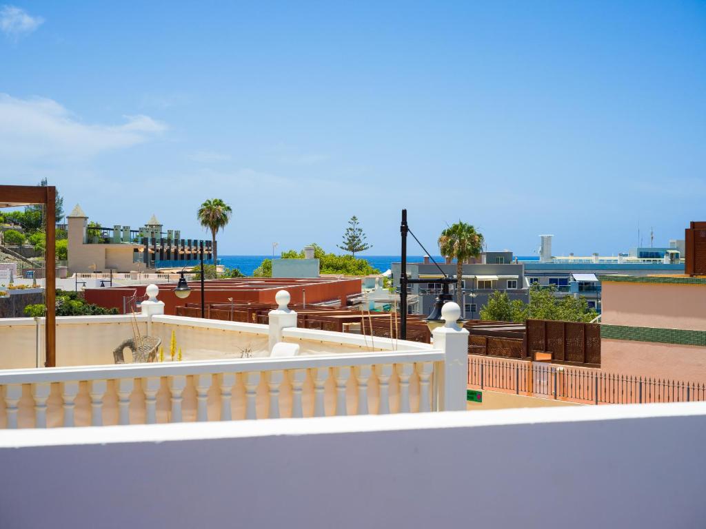 Beautiful beach house in traditional Canarian style — 3