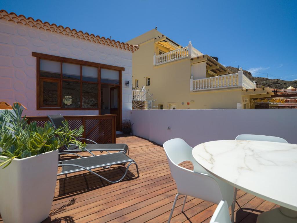 Beautiful beach house in traditional Canarian style — 4