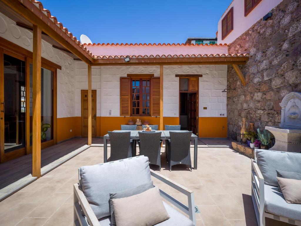 Beautiful beach house in traditional Canarian style — 6