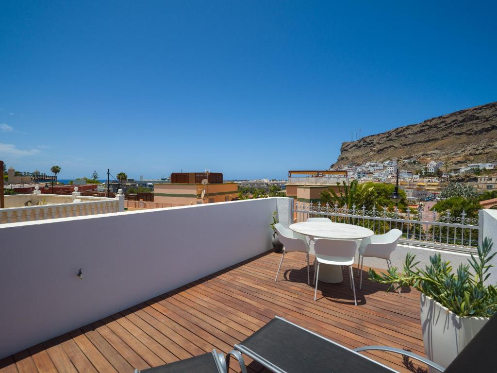 Beautiful beach house in traditional Canarian style — 7