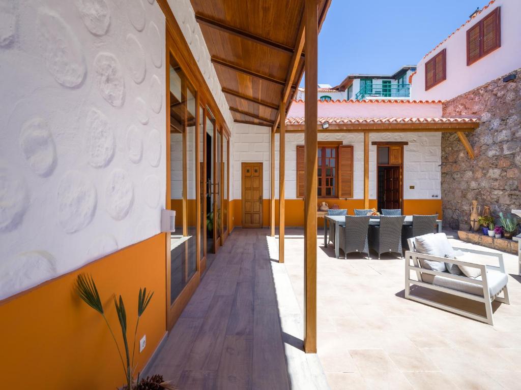 Beautiful beach house in traditional Canarian style — 9