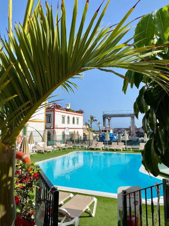 Billy's Marina 360 with pool access — 4