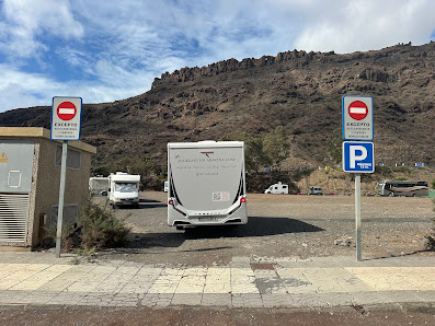 Camper caravana free parking 72h — 2