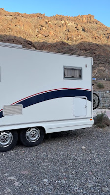 Camper caravana free parking 72h — 3