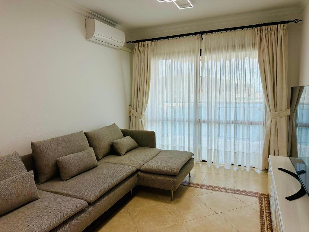 Canopael - Studio Apartment with Queen Bed — 10