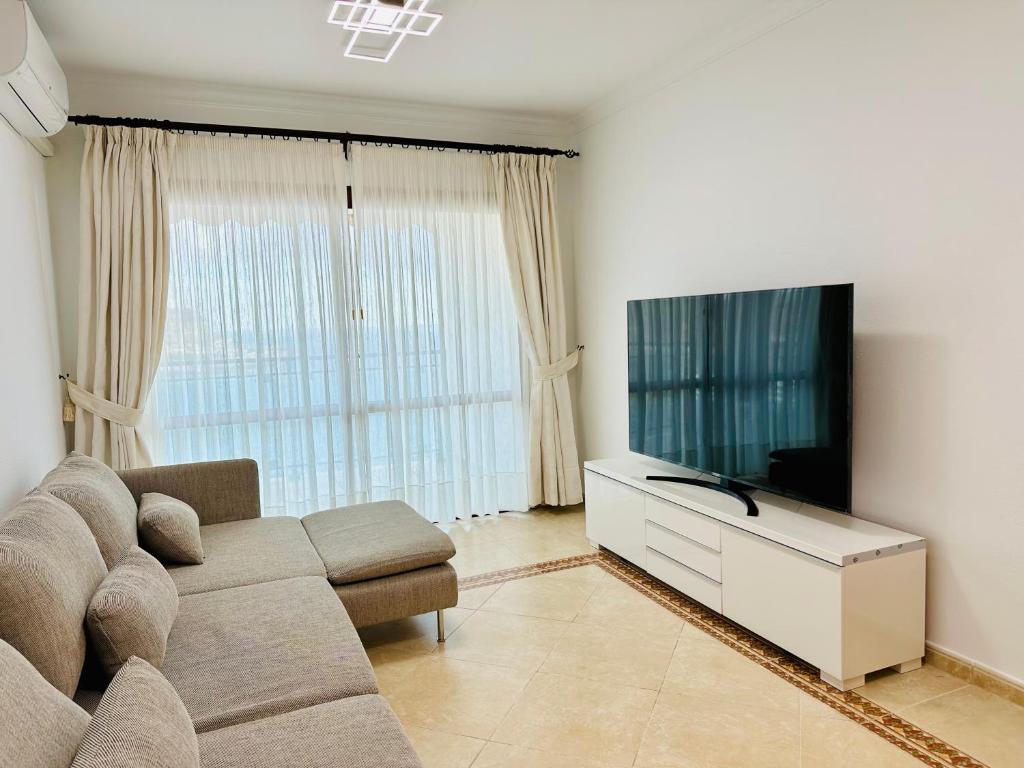 Canopael - Studio Apartment with Queen Bed — 11