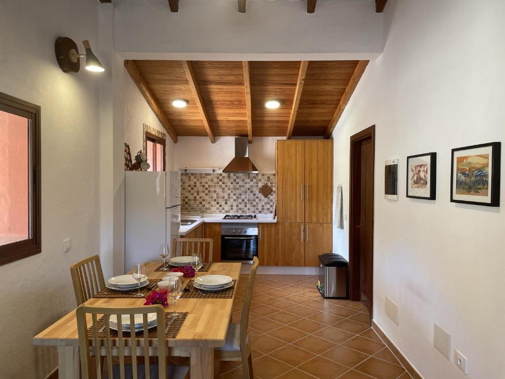Casa de campo \"Finca Los Dioses\" en plena naturaleza con vistas a la montaña, jardín y terraza — 8