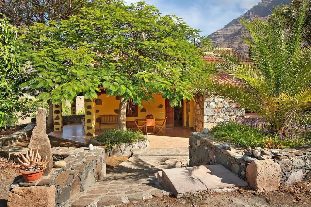 Casa de campo "Finca Los Dioses" en plena naturaleza con vistas a la montaña, jardín y terraza — 1