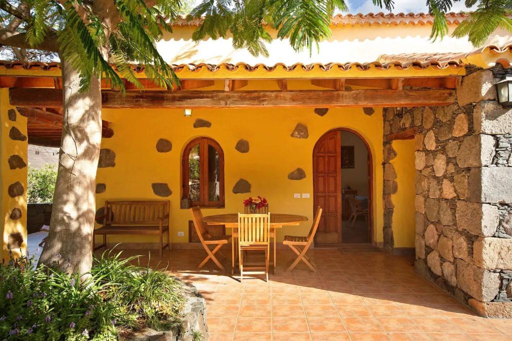 Casa de campo "Finca Los Dioses" en plena naturaleza con vistas a la montaña, jardín y terraza — 2