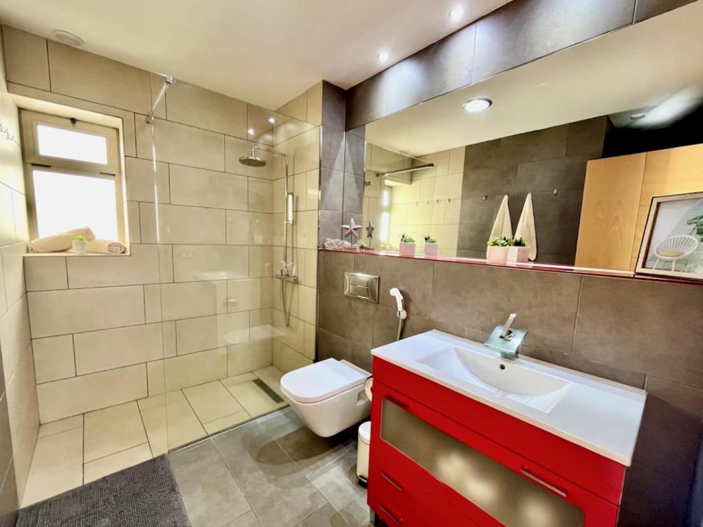 Casa Tucan - two bedrooms, heated pool, city and ocean views — 11