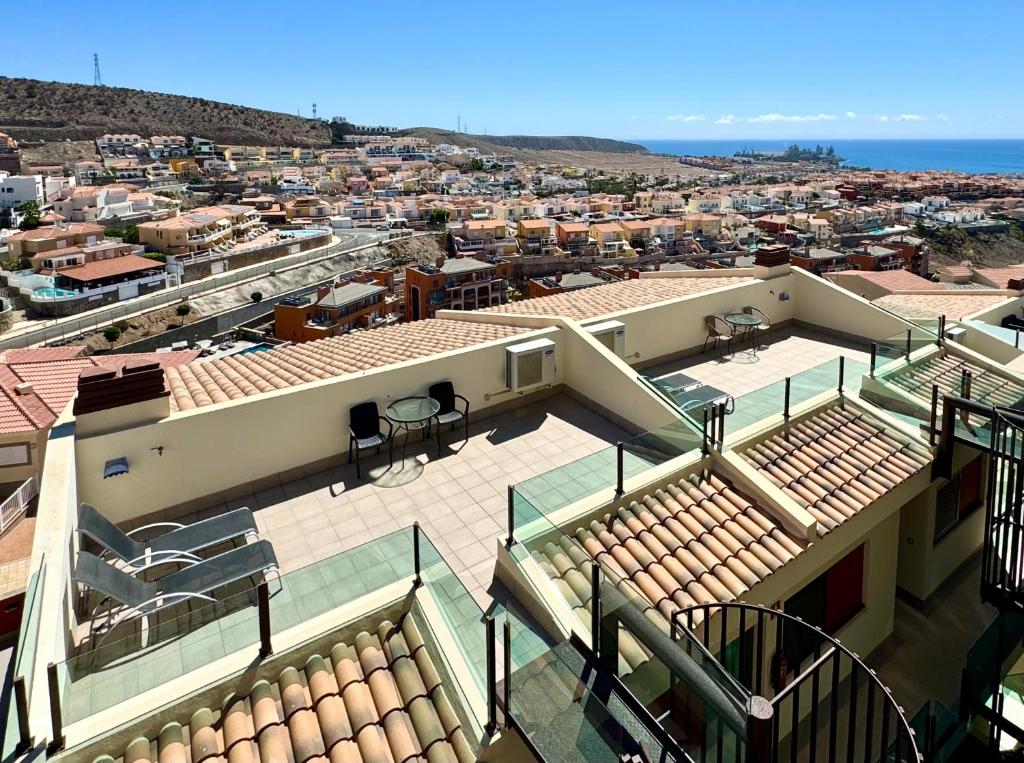 Casa Tucan - two bedrooms, heated pool, city and ocean views — 5
