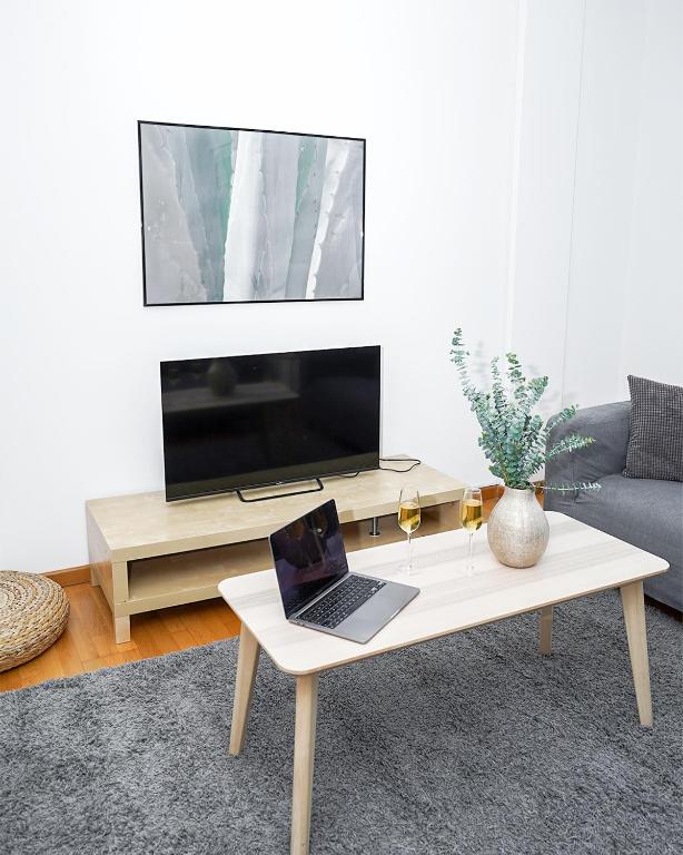 Cornisa Apartments - Apartment with Terrace — 1