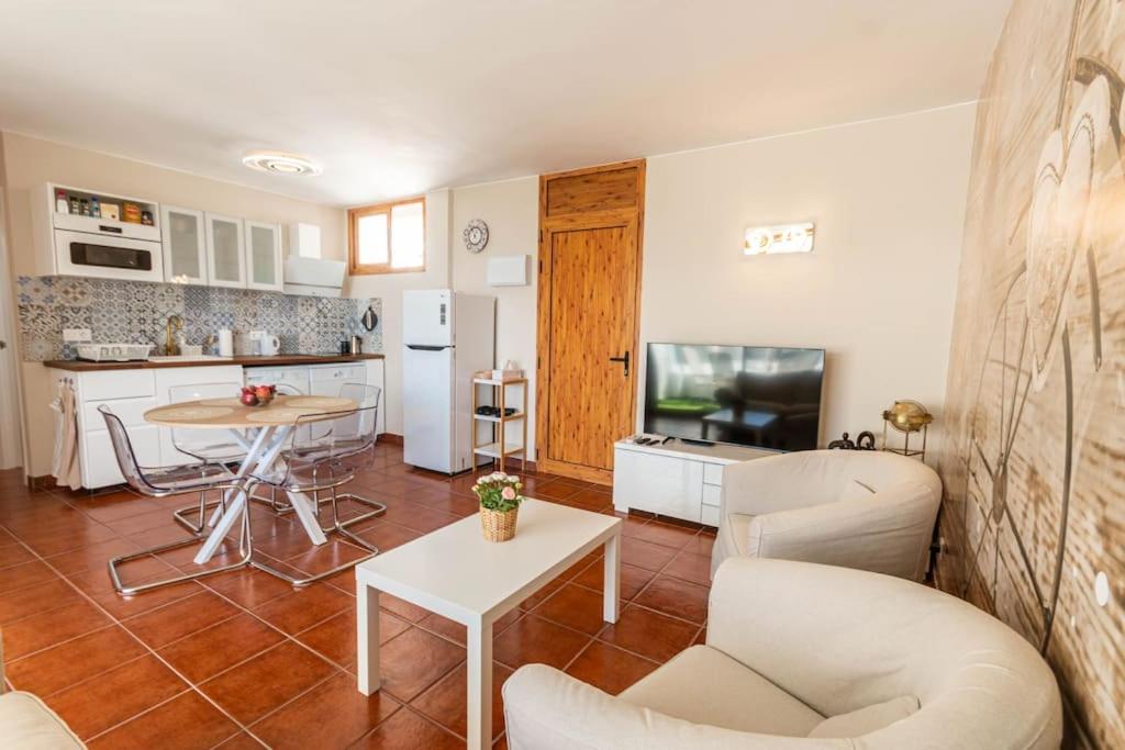 Golden Sunny View Apartment — 11