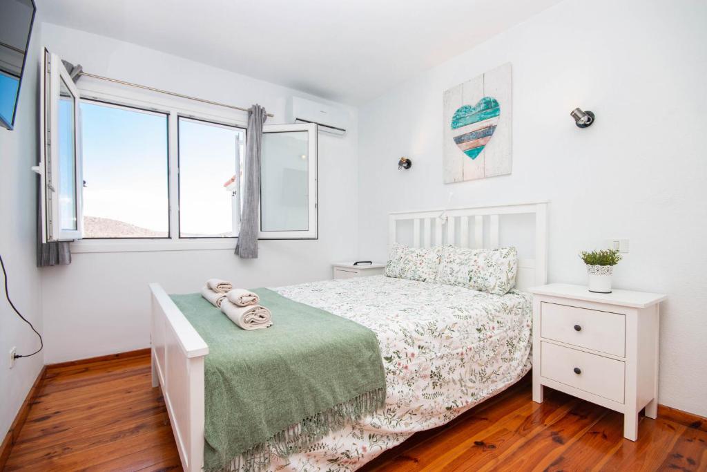 Hilltop Vista Apartment — 1